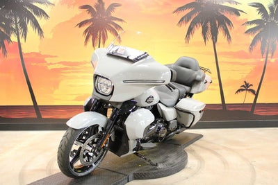 2025 Harley-Davidson Street Glide FLHXU - Ultra