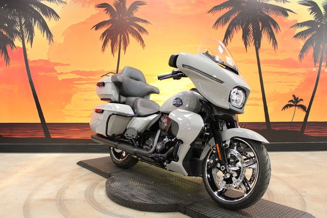 2025 Harley-Davidson Street Glide FLHXU - Ultra