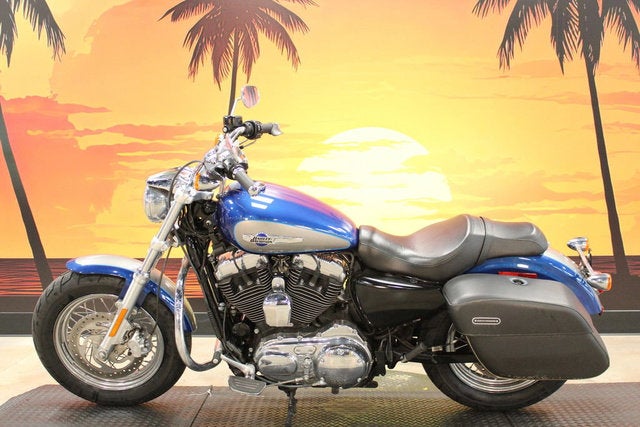 2017 Harley-Davidson Sportster XL1200C - 1200 Custom