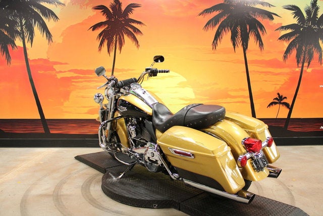 2017 Harley-Davidson FLHR - Road King Base