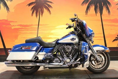 2010 Harley-Davidson FLHTCU - Ultra Classic Electra Glide Base