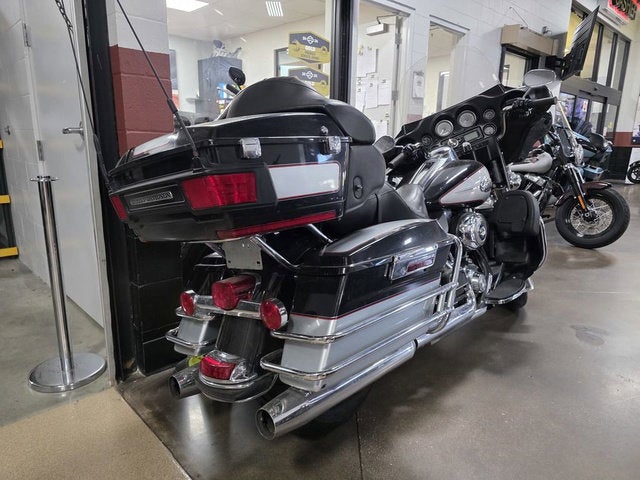 2010 Harley-Davidson FLHTCU - Ultra Classic Electra Glide Base