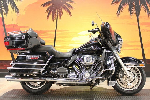 2011 Harley-Davidson FLHTCU - Ultra Classic Electra Glide Base