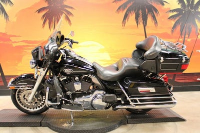2011 Harley-Davidson FLHTCU - Ultra Classic Electra Glide Base