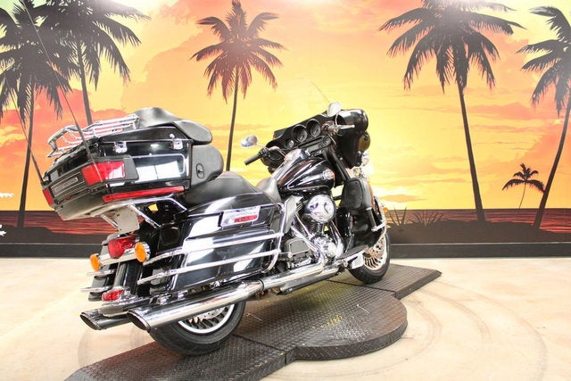 2011 Harley-Davidson FLHTCU - Ultra Classic Electra Glide Base