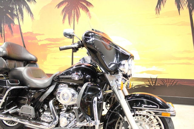 2011 Harley-Davidson FLHTCU - Ultra Classic Electra Glide Base