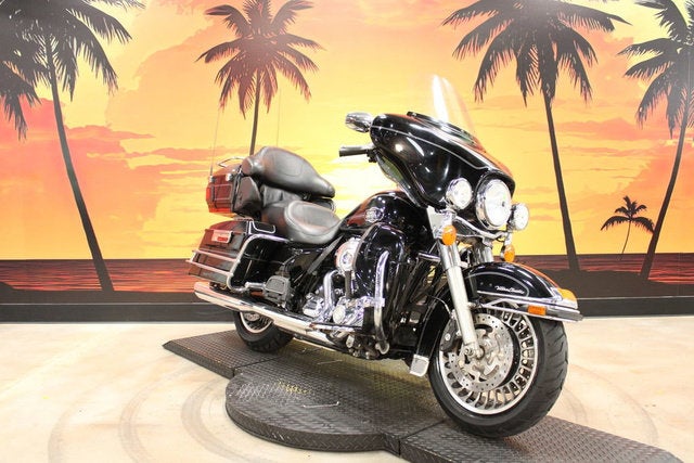 2011 Harley-Davidson FLHTCU - Ultra Classic Electra Glide Base