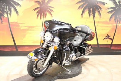 2011 Harley-Davidson FLHTCU - Ultra Classic Electra Glide Base