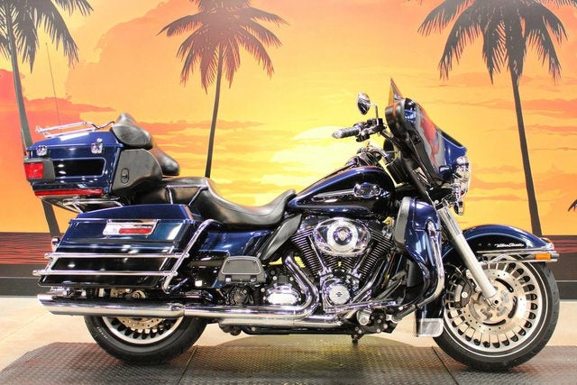 2012 Harley-Davidson Touring FLHTCU - Electra Glide Ultra Classic