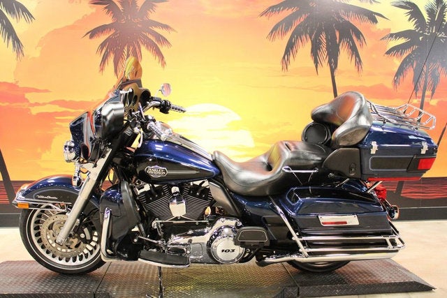 2012 Harley-Davidson Touring FLHTCU - Electra Glide Ultra Classic