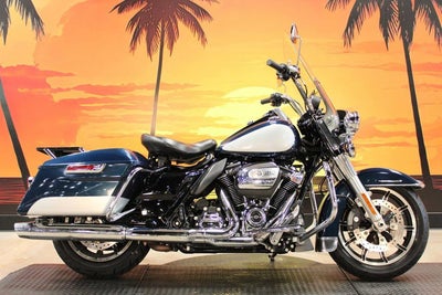 2022 Harley-Davidson FLHP Base