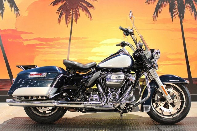 2022 Harley-Davidson FLHP Base