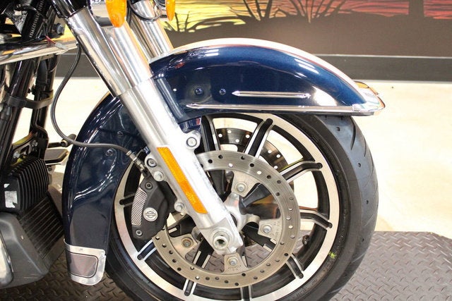 2022 Harley-Davidson FLHP Base