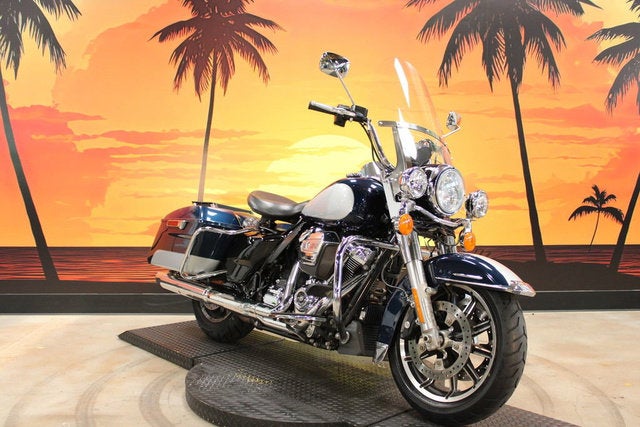 2022 Harley-Davidson FLHP Base