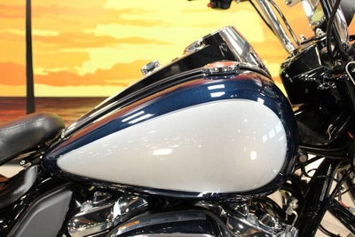 2022 Harley-Davidson FLHP Base