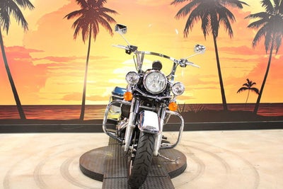 2022 Harley-Davidson FLHP Base