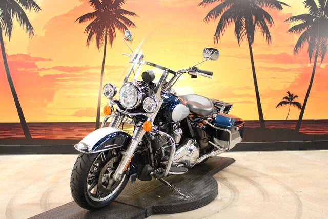 2022 Harley-Davidson FLHP Base