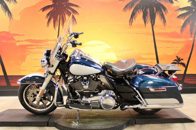 2022 Harley-Davidson FLHP Base