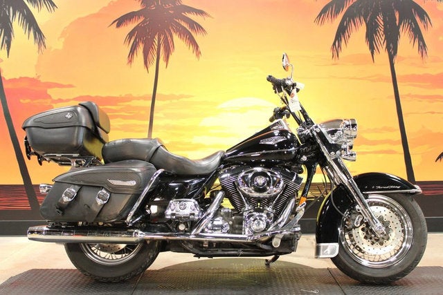 2007 Harley-Davidson FLHRC - Road King Classic Base