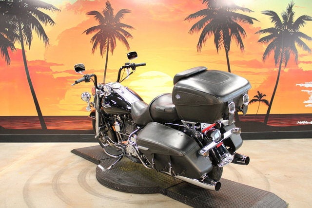 2007 Harley-Davidson FLHRC - Road King Classic Base