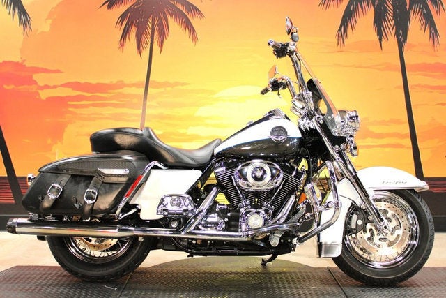 2008 Harley-Davidson FLHRC - Road King Classic Base