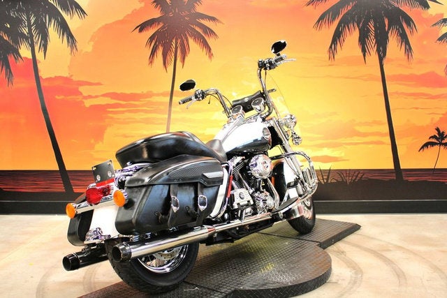 2008 Harley-Davidson FLHRC - Road King Classic Base