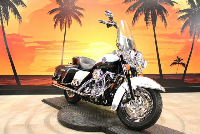 2008 Harley-Davidson FLHRC - Road King Classic Base