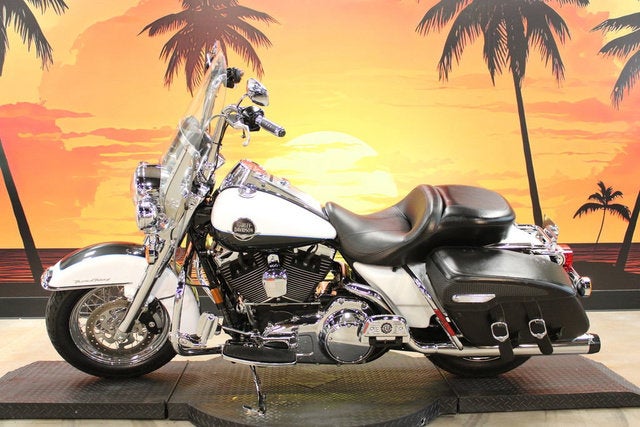 2008 Harley-Davidson FLHRC - Road King Classic Base