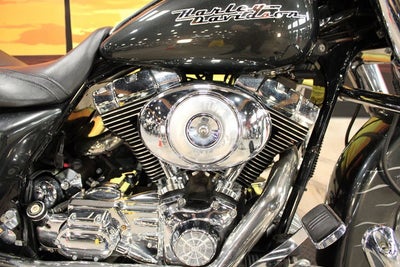 2005 Harley-Davidson FLHRS - Road King Custom Base