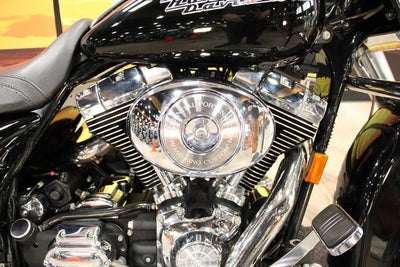 2006 Harley-Davidson FLHRS - Road King Custom Base