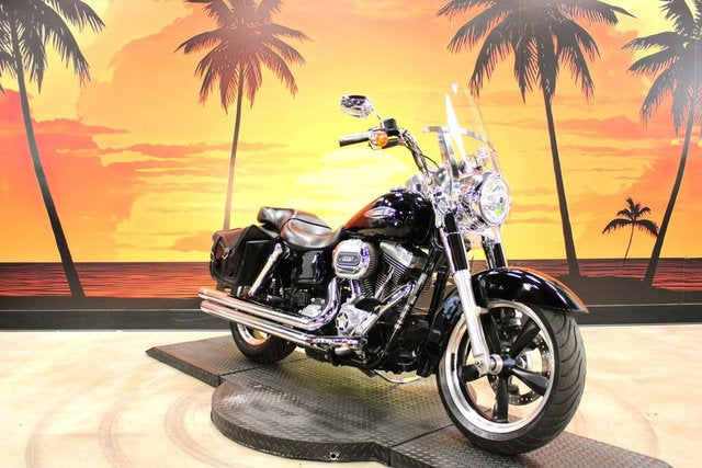 2016 Harley-Davidson FLD - Dyna Switchback Base