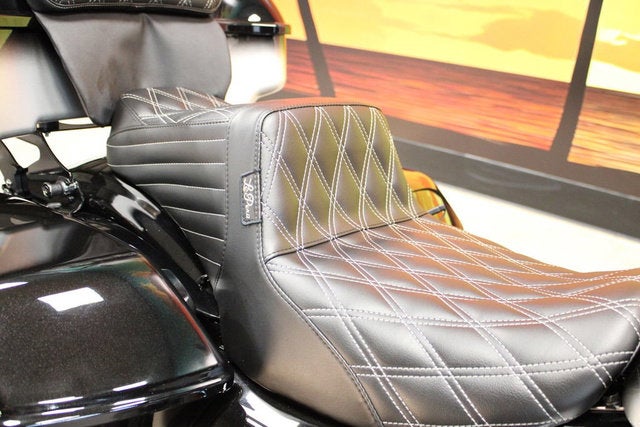 2025 Harley-Davidson FLHX - Street Glide Base