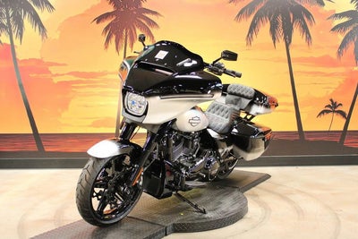 2025 Harley-Davidson FLHX - Street Glide Base