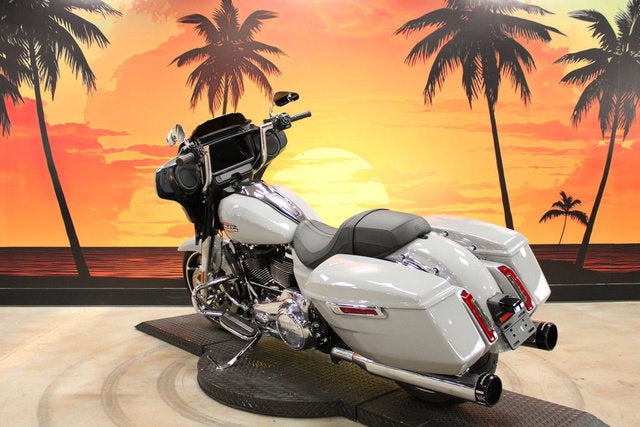 2025 Harley-Davidson FLHX - Street Glide Base