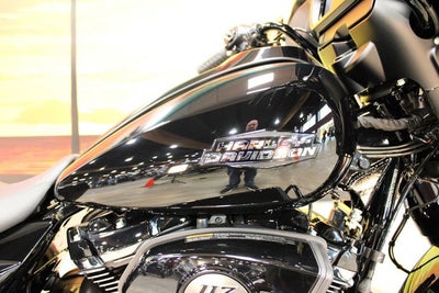 2025 Harley-Davidson FLHX - Street Glide Base