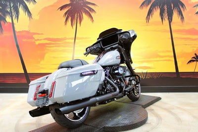 2026 Harley-Davidson Street Glide FLHX