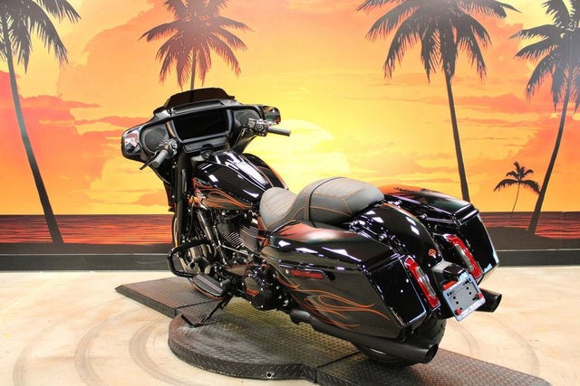 2025 Harley-Davidson FLHX - Street Glide Base