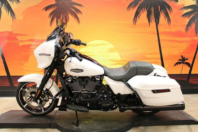 2025 Harley-Davidson FLHX - Street Glide Base