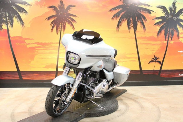 2025 Harley-Davidson FLHX - Street Glide Base