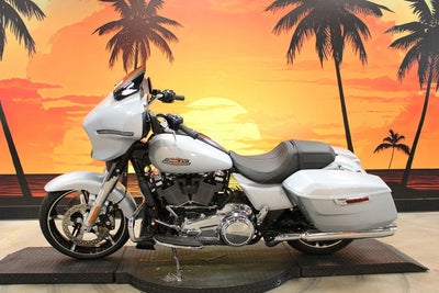 2025 Harley-Davidson FLHX - Street Glide Base