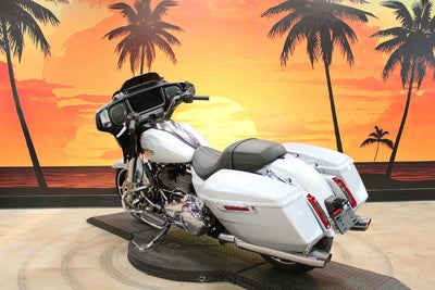 2025 Harley-Davidson FLHX - Street Glide Base