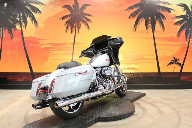2025 Harley-Davidson FLHX - Street Glide Base