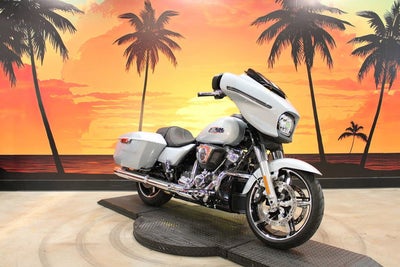 2025 Harley-Davidson FLHX - Street Glide Base