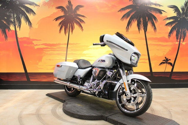2025 Harley-Davidson FLHX - Street Glide Base