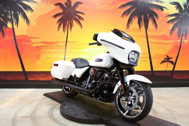 2025 Harley-Davidson FLHX - Street Glide Base