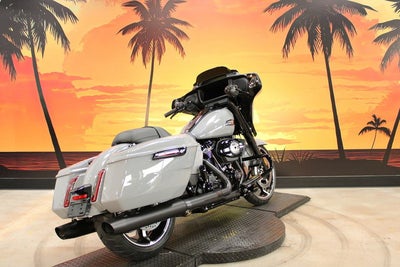 2026 Harley-Davidson Street Glide FLHX