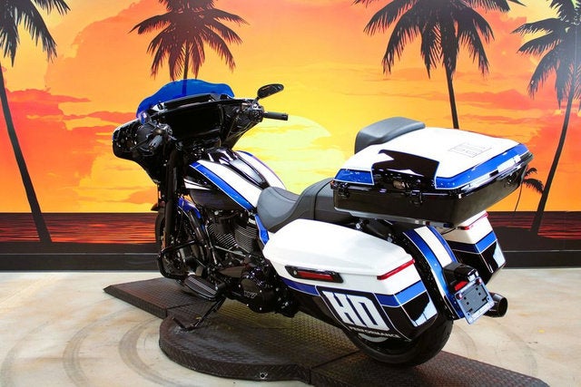 2025 Harley-Davidson FLHX - Street Glide Base