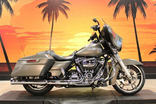 2018 Harley-Davidson FLHX - Street Glide Base