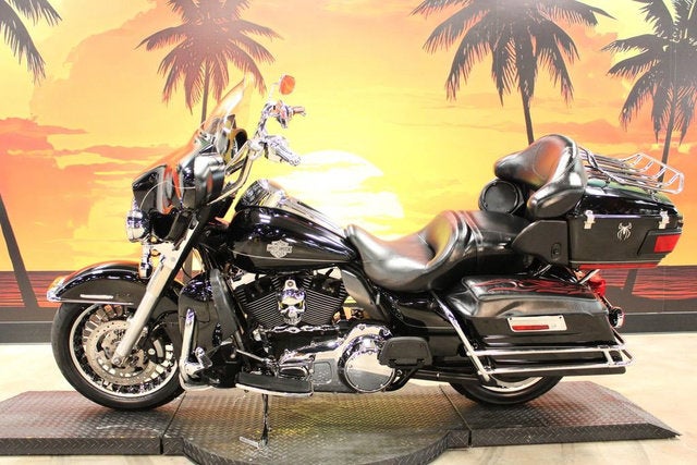 2013 Harley-Davidson FLHTK - Electra Glide Ultra Limited Base