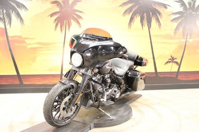 2018 Harley-Davidson FLHXS - Street Glide Special Base